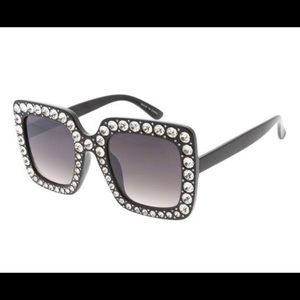 Black large Hollywood style sunglasses NWT